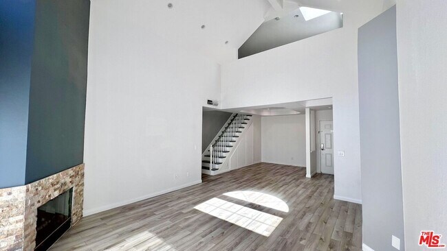 Foto del edificio - 5420 Sylmar Ave