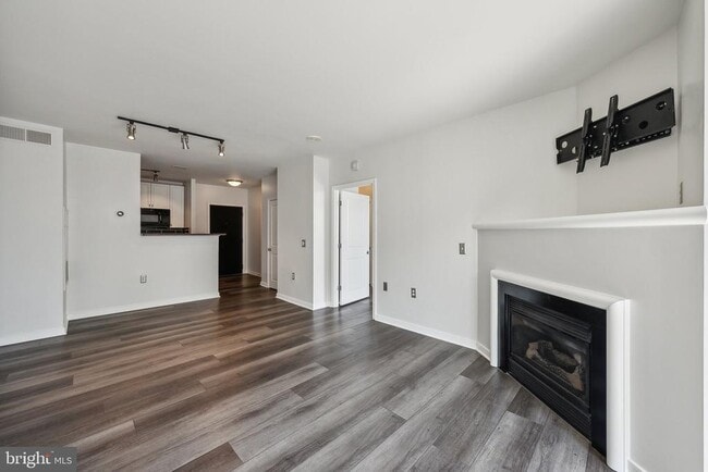 Building Photo - 851 N Glebe Rd