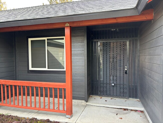 Foto del edificio - Redmond Home with Amazing Deck Views