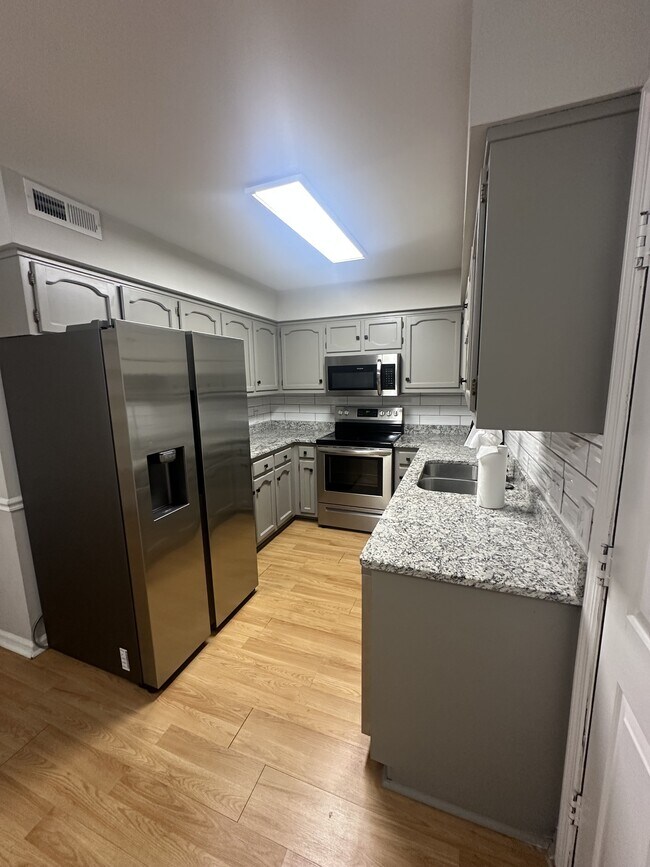 Foto del edificio - 1722 Ward Ave NE