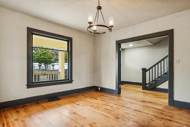 Building Photo - 1508 S J ST - 3 bedrooms