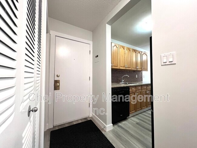 Photo du bâtiment - 5715-5133 133 Ave NW