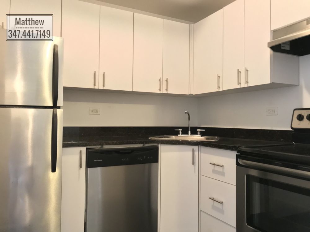 Foto principal - 219 E 69th St