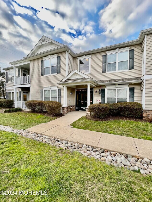 122 Sloan Ct, Matawan, NJ 07747 Condo for Rent in Matawan, NJ