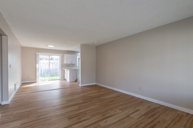 Foto del edificio - 110 SW Fleishauer Ln