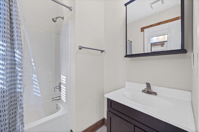 Foto del edificio - 1733 Matheson Ave