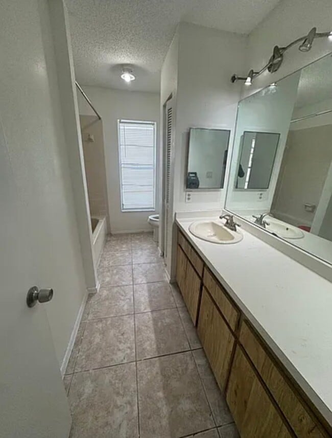 Foto del edificio - 15158 Springview St
