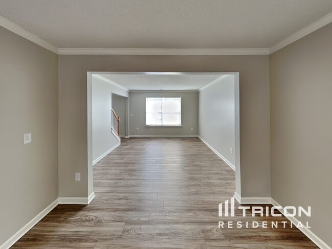 Foto del edificio - 6605 Forest Cross Dr