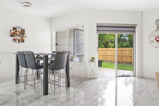 Foto del edificio - 3464 NW 99th Way