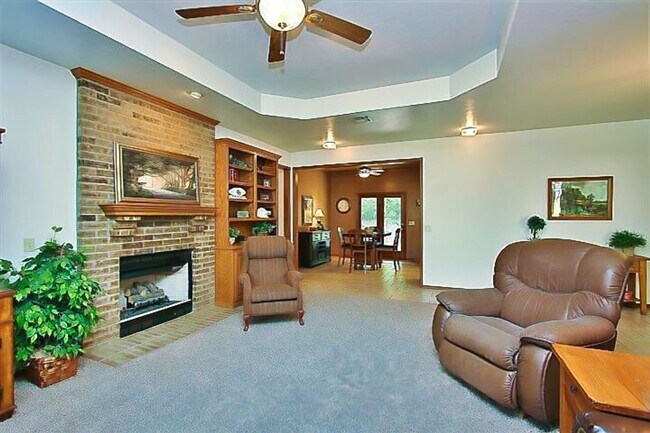 Building Photo - Spacious 3-Bedroom Home with Modern Amenit...