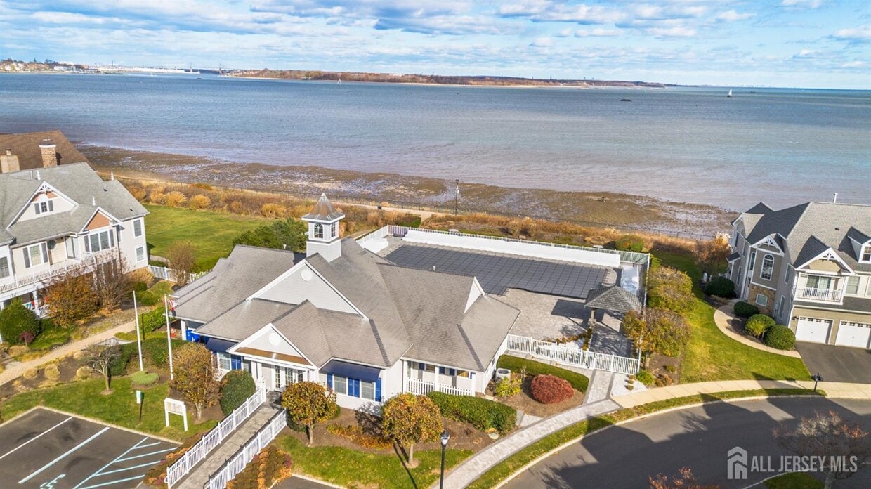 Primary Photo - 43 S Shore Dr