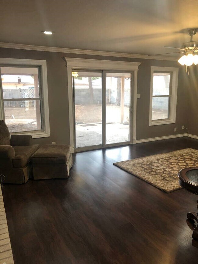 Building Photo - 3212 Reo Dr