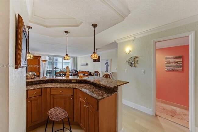 Building Photo - 6917 Collins Ave