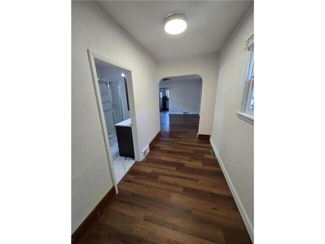 Foto del edificio - 4654 Clark Ave