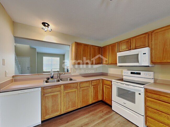 Foto del edificio - 5943 King Lear Dr