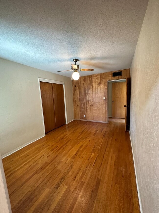 Foto del edificio - 3220 E Holland Ave
