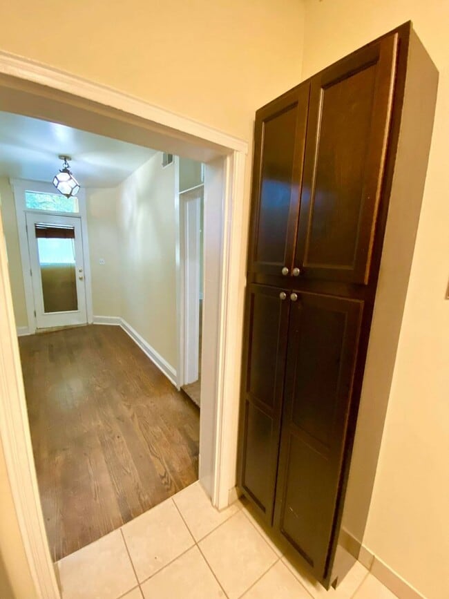 Building Photo - 5009 Roland Ave