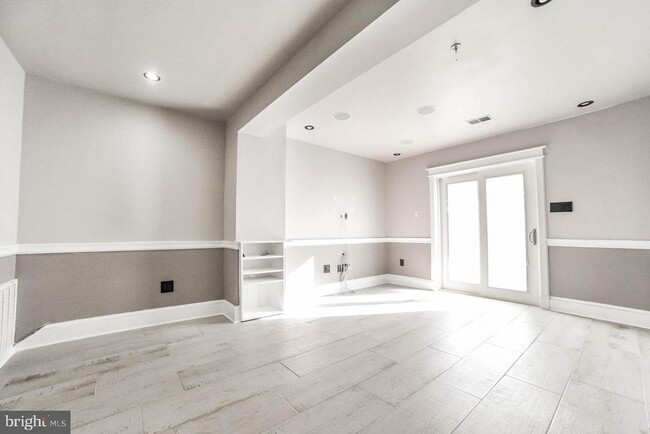 Building Photo - 3100 Esser Pl