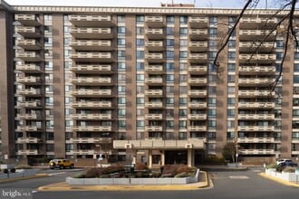 Building Photo - 1808 Old Meadow Rd