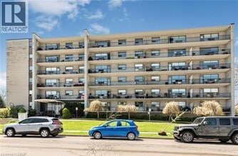 Building Photo - 222 Concession St