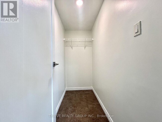 Photo du bâtiment - 1288 Commissioners Rd W