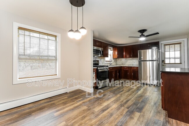 Foto del edificio - 408 Rosewood Ave