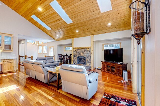 Foto del edificio - Gorgeous Custom Home in Beautiful Tahoe Pa...