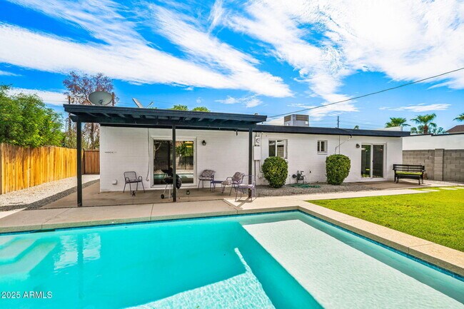 Foto del edificio - 8326 E Crestwood Way