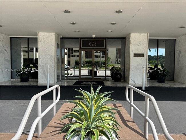 Foto del edificio - 625 Biltmore Way