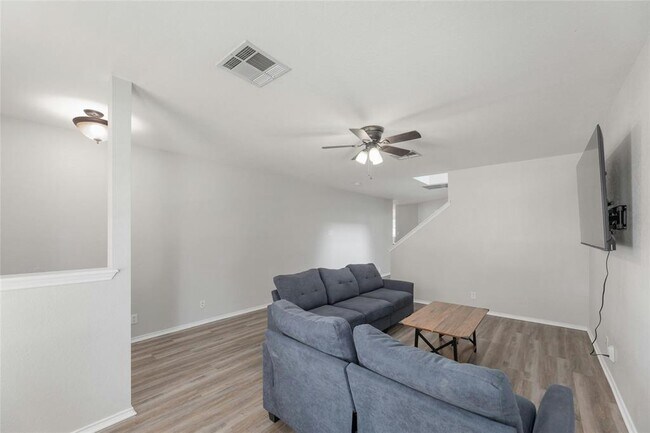 Building Photo - 113 Matthew Dr