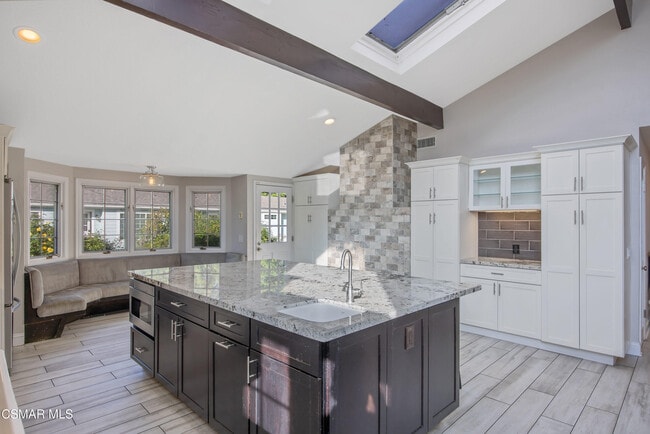 Foto del edificio - 8369 Sausalito Ave