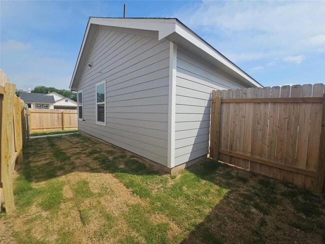 Building Photo - 144 Sormonne Lp