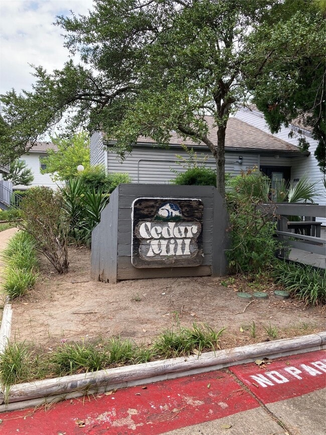 Building Photo - 7200 Clarewood Dr