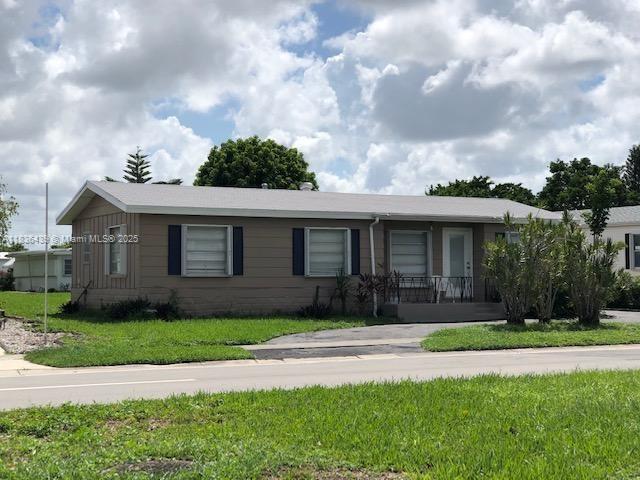 Foto principal - 6520 Sandalfoot Blvd