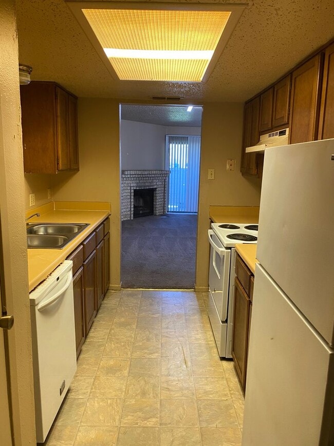 Building Photo - New rental