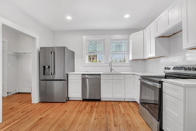 Building Photo - 726 Highland Ave