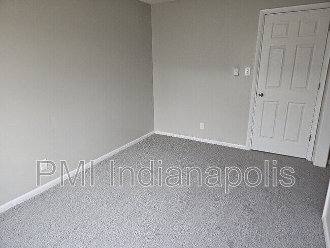 Foto del edificio - 6260 E 11th St