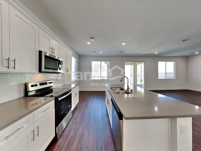 Foto del edificio - 4840 Blushing Star St