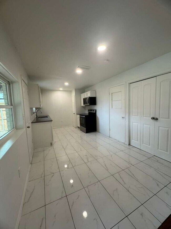 Building Photo - Location....Location....Location....