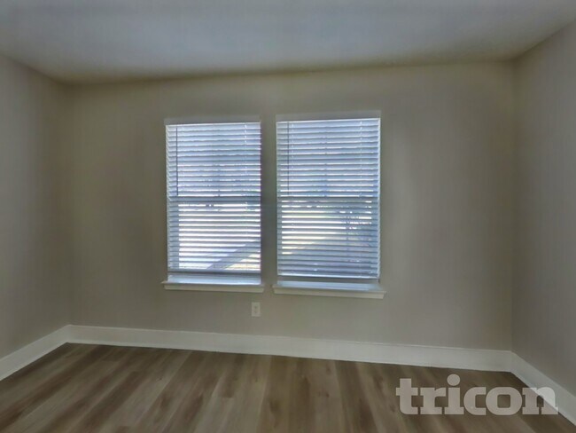 Foto del edificio - 21899 Pinewilde Ct