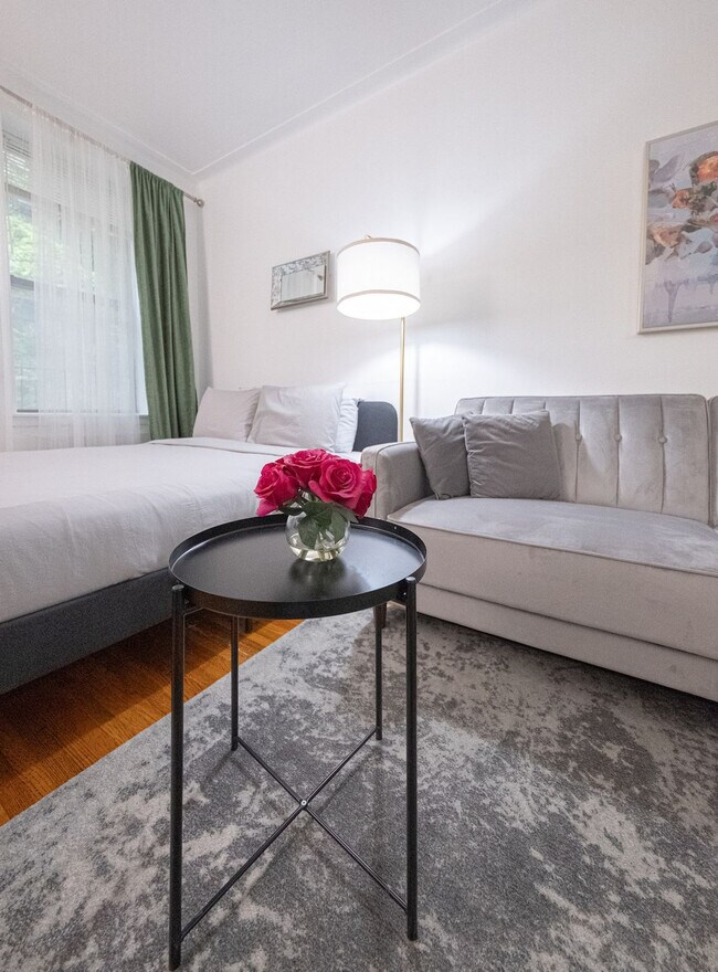 Foto del edificio - 328 E 74th St