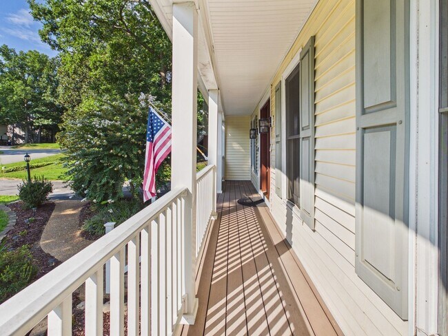 Building Photo - 6118 Walnut Landing Way