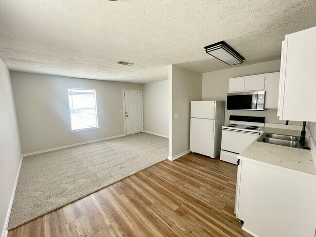 Building Photo - GS-585 Dexter Dr