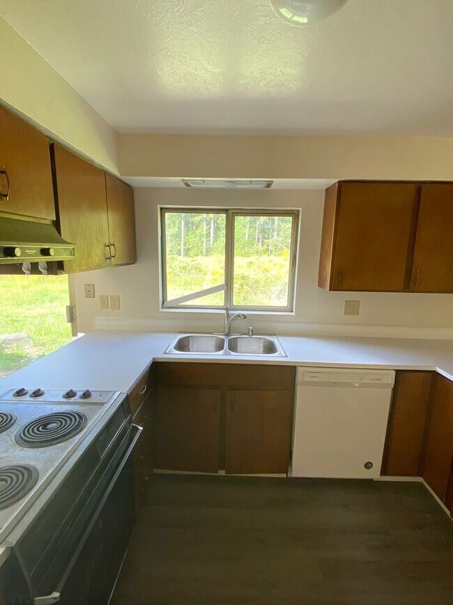 Foto del edificio - 2915 Cooper Point Rd NW