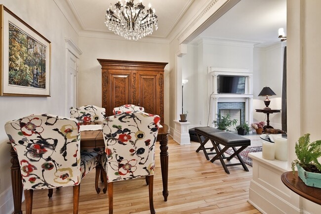 Building Photo - 865 Av. Davaar