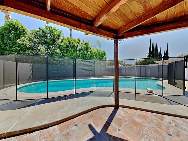Foto del edificio - 22726 Ingomar St