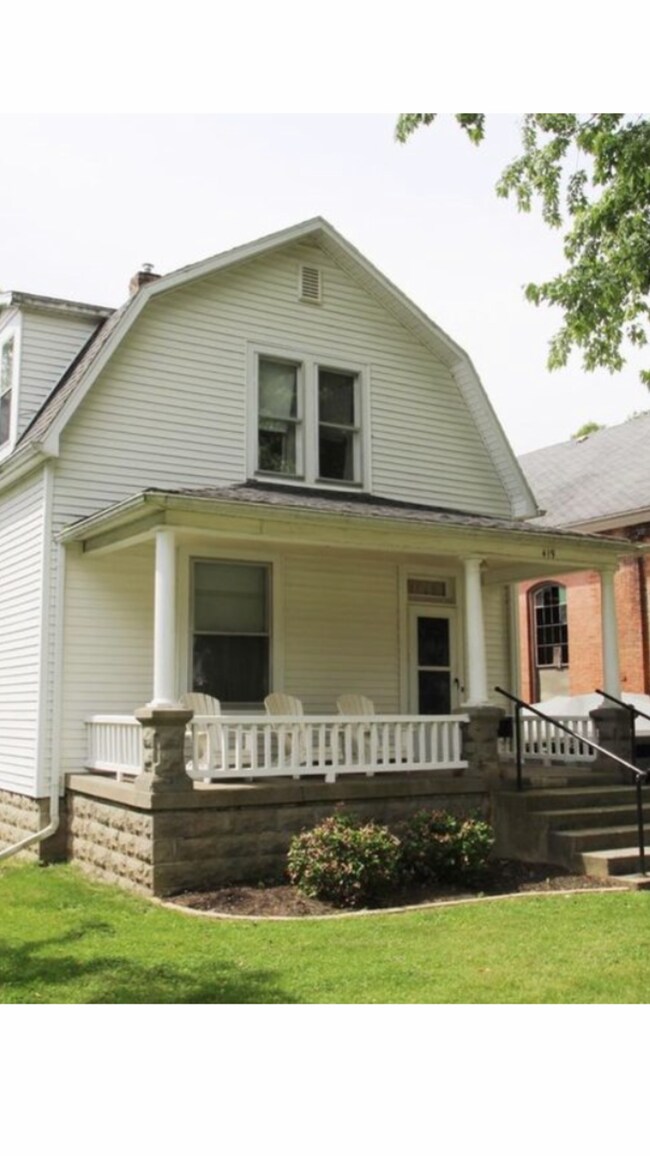 Building Photo - 419 W Maple St