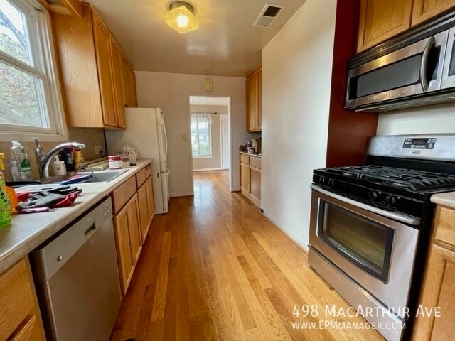 Building Photo - 498 MacArthur Ave