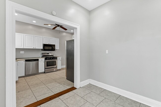 Foto del edificio - Huge Renovated 1 Bedroom SFD in South Tower Grove