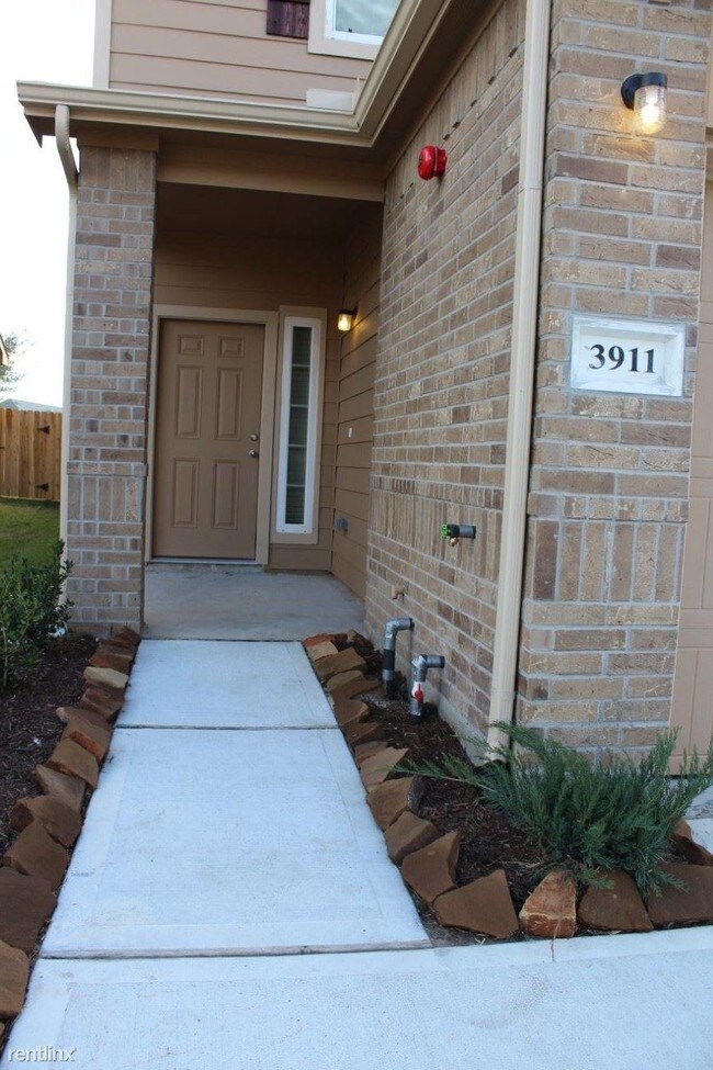 Building Photo - 3911 Lexington Manor Ct